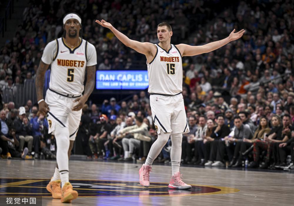 她是绿茵场 她是绿茵场